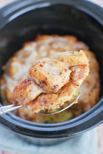 Crockpot Cinnamon Roll Casserole