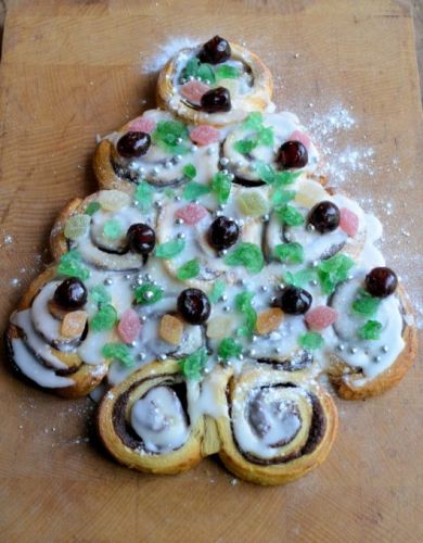 Christmas Tree Cinnamon Rolls