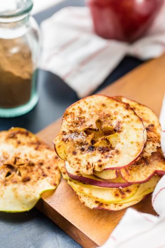 Cinnamon sugar apple chips