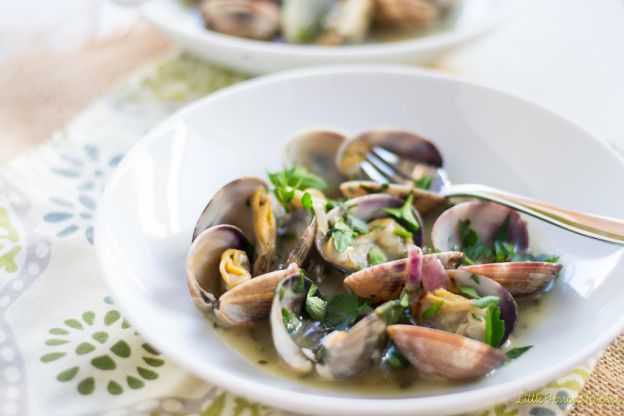 Almejas en Salsa Verde: Clams in Green Sauce