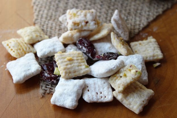 Cranberry pistachio puppy chow