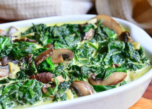 Creamed spinach and mushrooms in white wine sauce