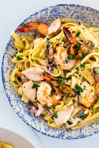 Creamy Garlic Seafood Pasta