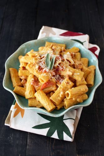 Creamy pumpkin prosciutto rigatoni