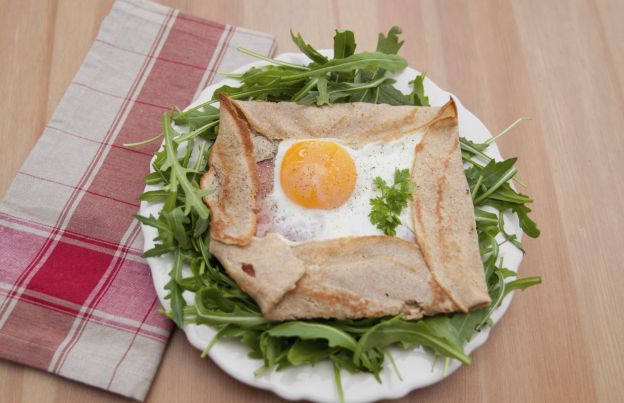 Egg, ham & cheese buckwheat crepes