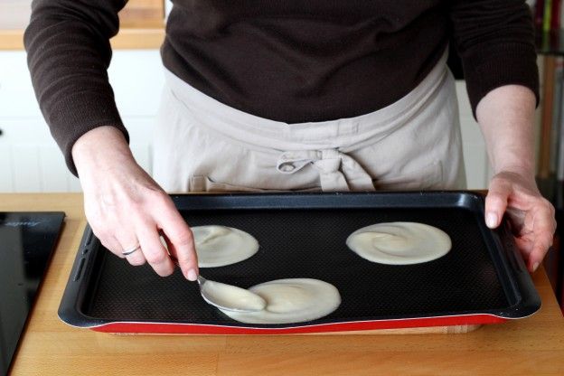 Cooking the tuiles