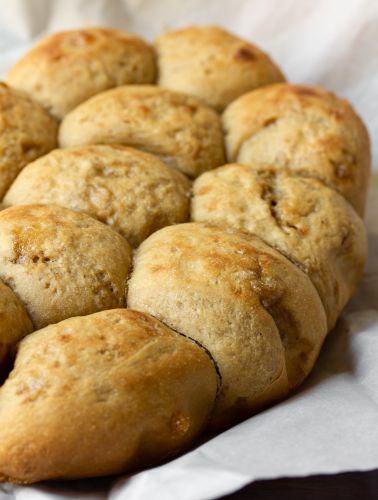 Crockpot Yeast Rolls with Apple Butter