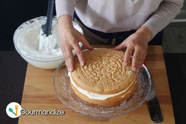 Assembling the cake