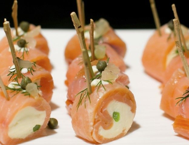 Salmon and cream cheese wheels