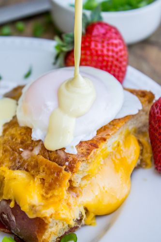 Grilled cheese eggs benedict