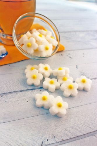 Daisy sugar cubes