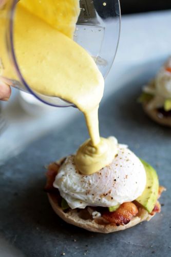 Avocado eggs benedict