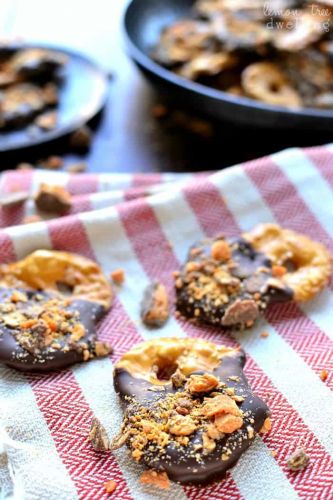 Butterfinger Pretzel Crisps