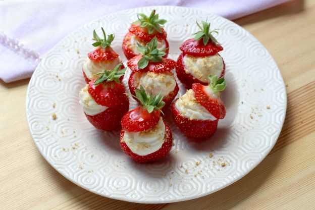 Cheesecake-stuffed strawberries