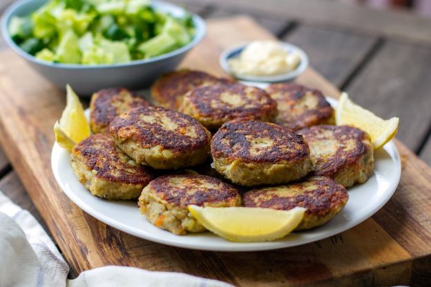 Sardine Fishcakes with Garlic Aioli & Green Salad