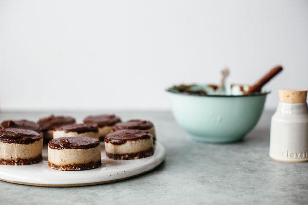 Vegan Chai Cheesecake with Earl Grey Fig Sauce