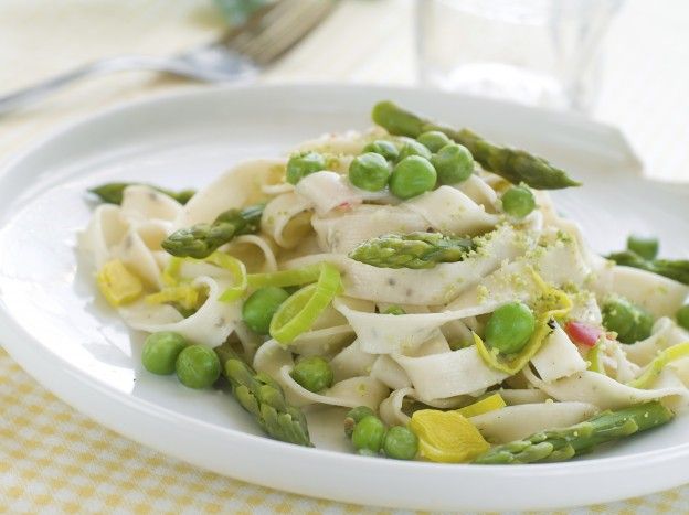 Tagliatelle and green veggies