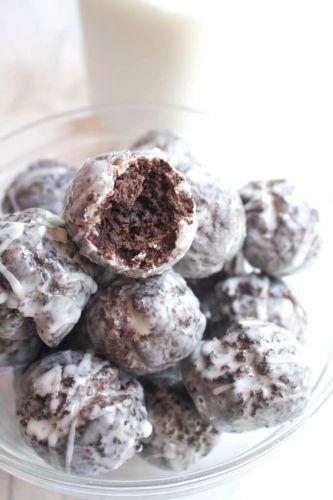 Dunkin' Donuts Glazed Chocolate Munchkins Donut Holes