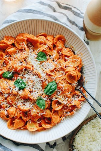 Roasted Red Pepper Pesto Pasta