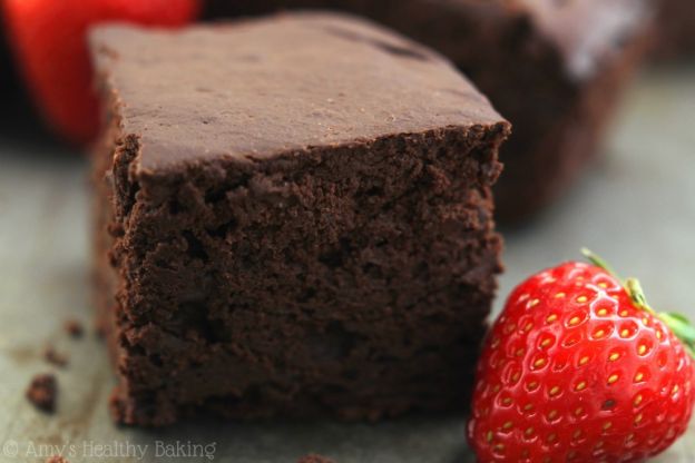 Healthy Slow Cooker Chocolate Fudge Cake