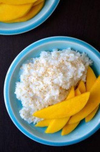 Thai coconut sticky rice with mango