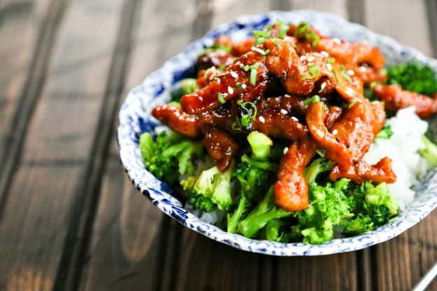 Easy Garlic And Ginger Glazed Sticky Pork