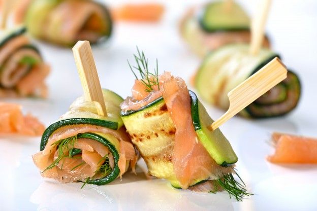 Salmon-zucchini rolls