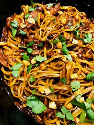 Slow Cooker Hoisin Peanut Noodles