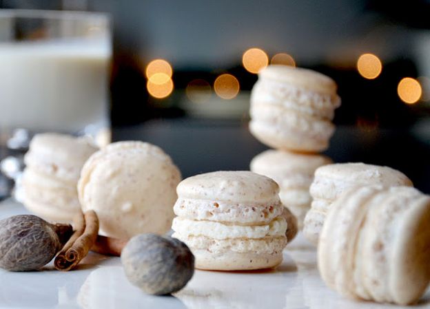 Eggnog macarons