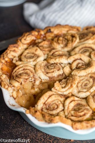 Cinnamon Roll Apple Pie