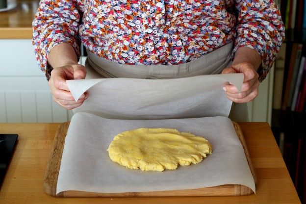 Spread out the dough