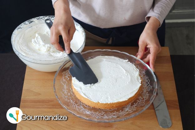 Assembling the cake