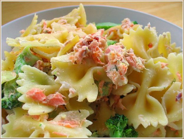 Farfalle with Smoked Salmon, Cream Cheese, and Artichokes