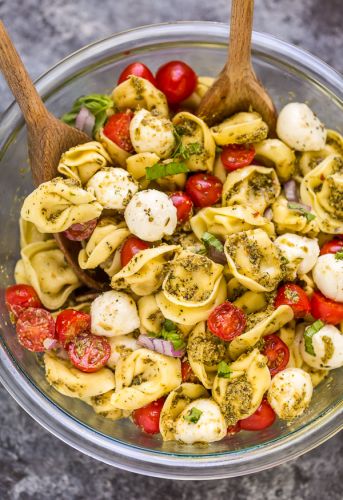 Easy Pesto Tortellini Pasta Salad