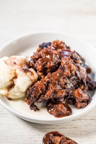 Slow Cooker Hot Fudge Chocolate Cake