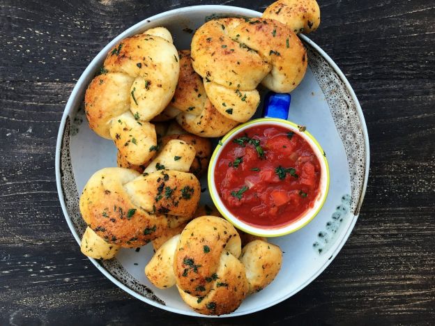 Sriracha Garlic Knots