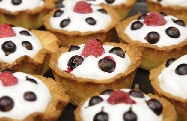 Mini Mascarpone mixed berry tarts