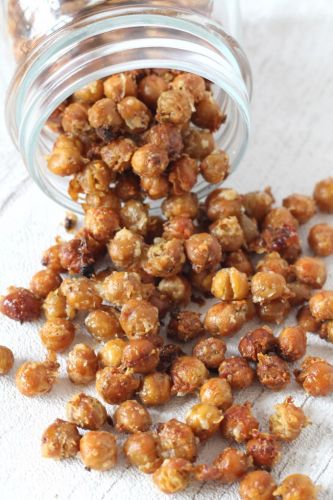 GARLIC, HERB & PARMESAN ROASTED CHICKPEAS