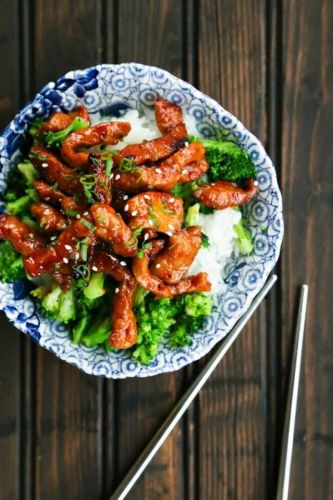 Easy Garlic and Ginger Glazed Sticky Pork