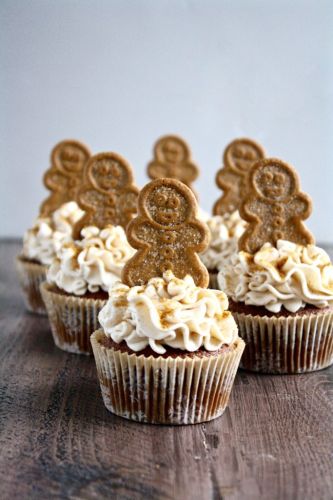 Gingerbread cupcakes with brown sugar cinnamon buttercream