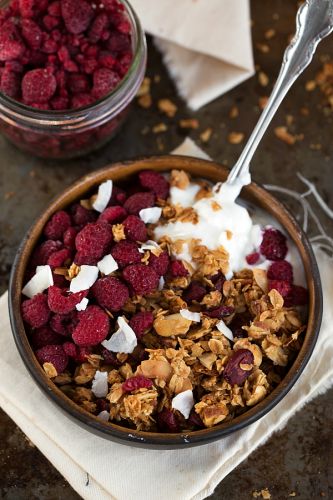 Roasted coconut and honey almond granola