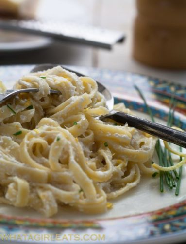 Greek pasta with yogurt, garlic and butter