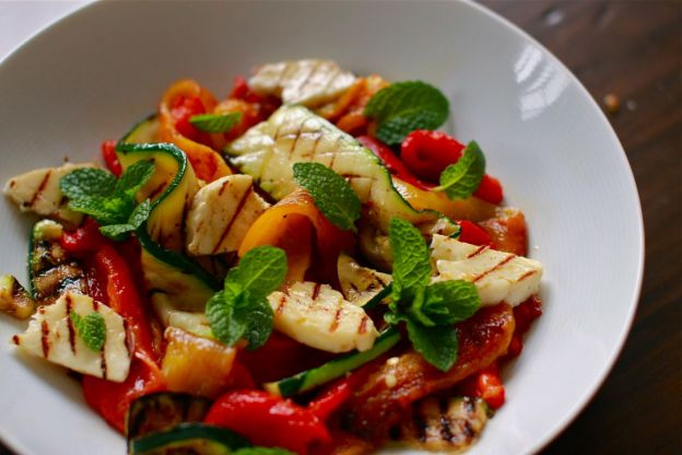 Grilled Pepper, Zucchini and Halloumi Salad