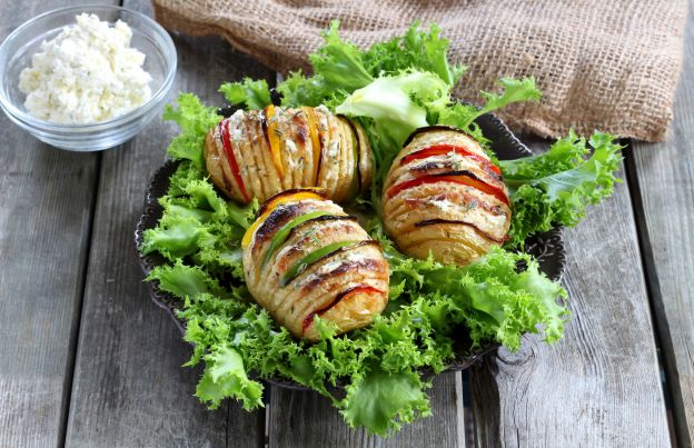 Cheesy Bell Pepper-Stuffed Hasselback Tomatoes