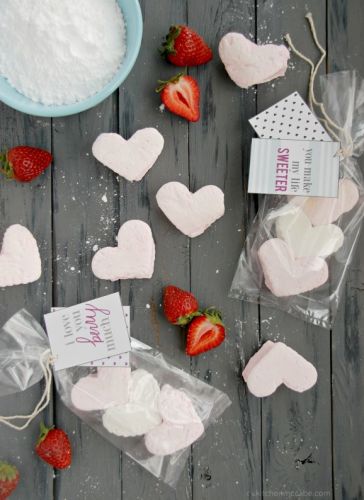 Homemade fresh strawberry marshmallows