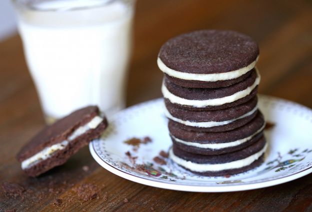 Homemade Oreo cookies