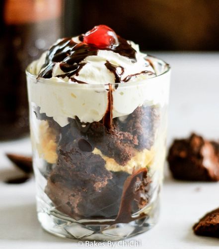 Hot Fudge Brownie Sundae