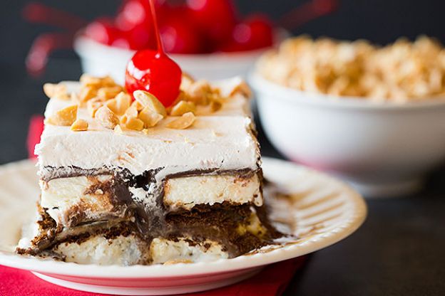 Ice cream sandwich sundae icebox cake