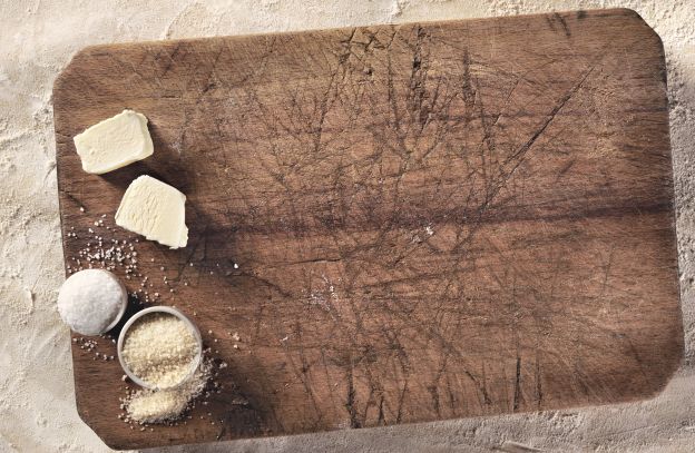 Clean a cutting board