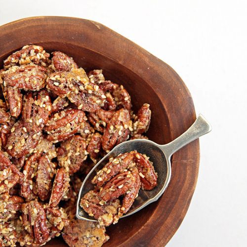 Sesame and rosemary pecans